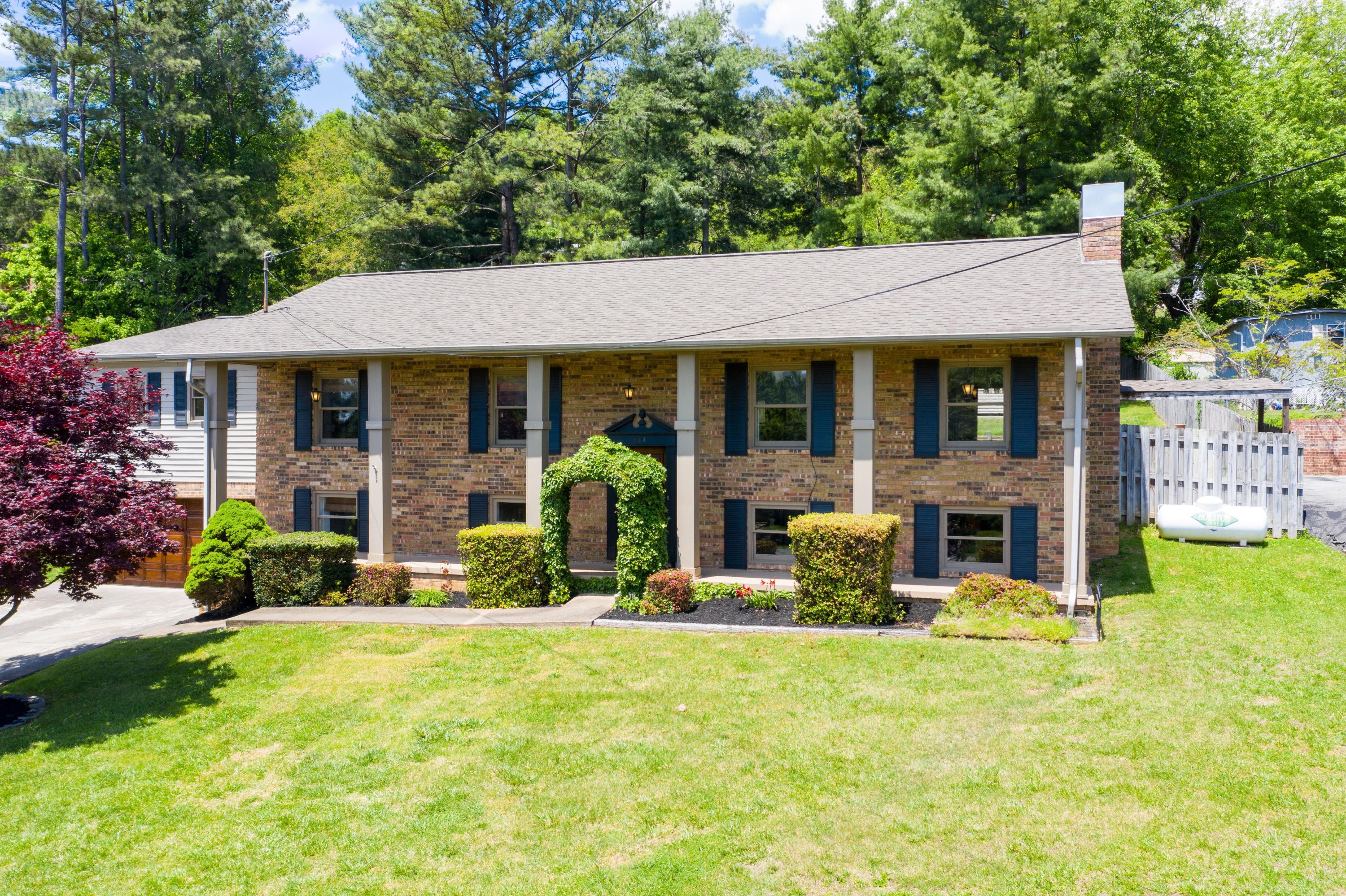 734 Greengate Road Kingsport, TN 37663 - Photo 1 of 58 dnJ_UxVA