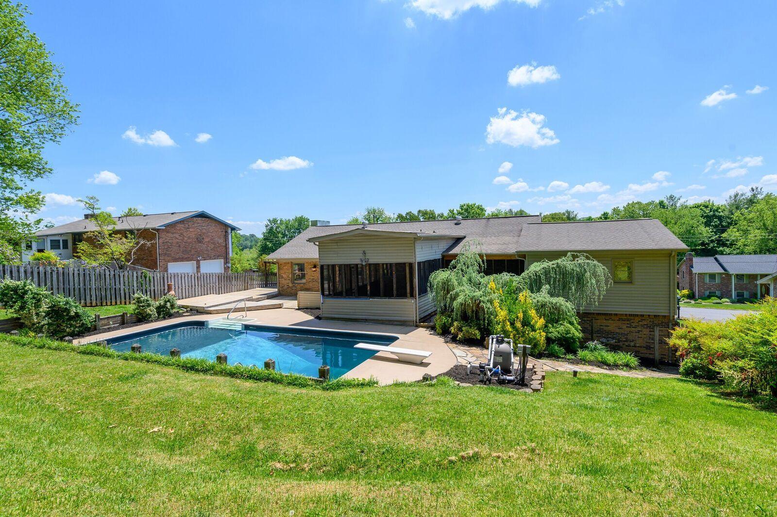 734 Greengate Road Kingsport, TN 37663 - Photo 4 of 58 EEiIw3Iw