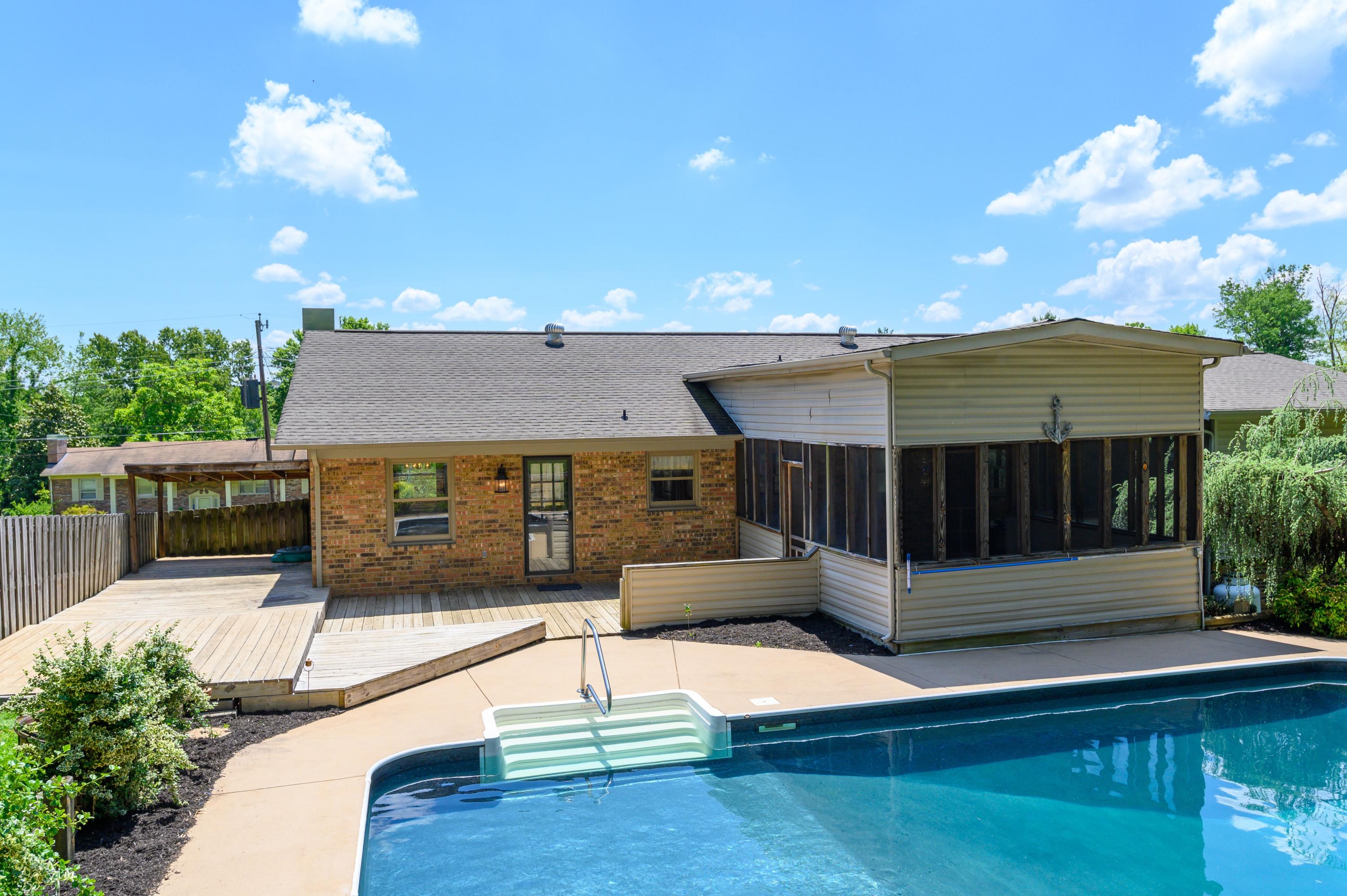734 Greengate Road Kingsport, TN 37663 - Photo 5 of 58 r31FgLQA