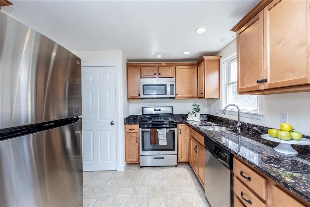 9 Chadwick Road Burlington, MA 01803 - Photo 9 of 33 Gallery Image 9
