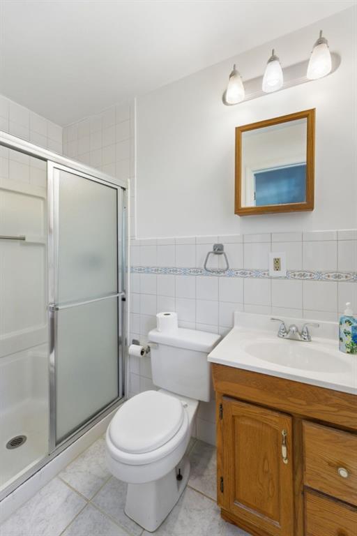 224 Old Franklin Street Roopville, GA 30170 - Photo 33 of 60 a bathroom with a sink toilet and shower