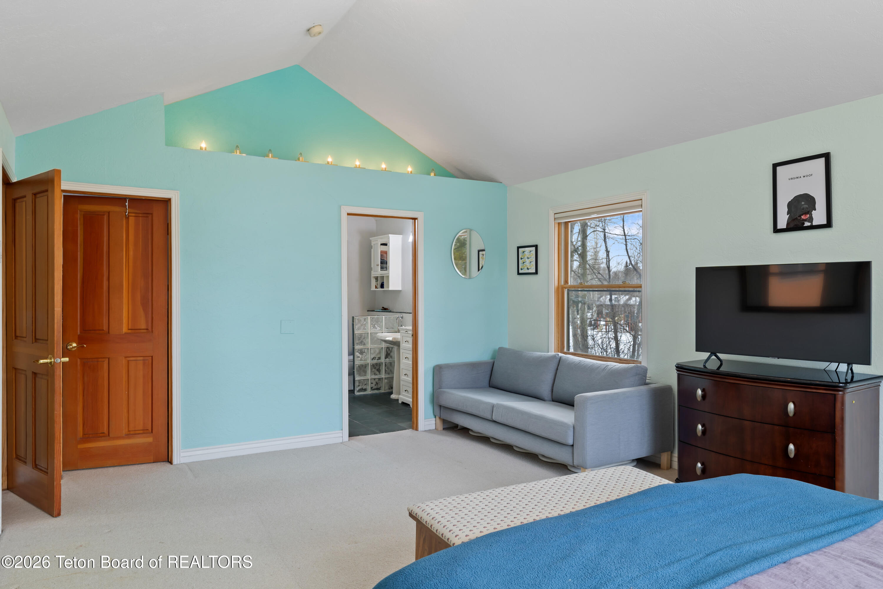 3017 Rangeview Drive Jackson, WY 83001 - Photo 13 of 30 10c Primary Bedroom to Bath