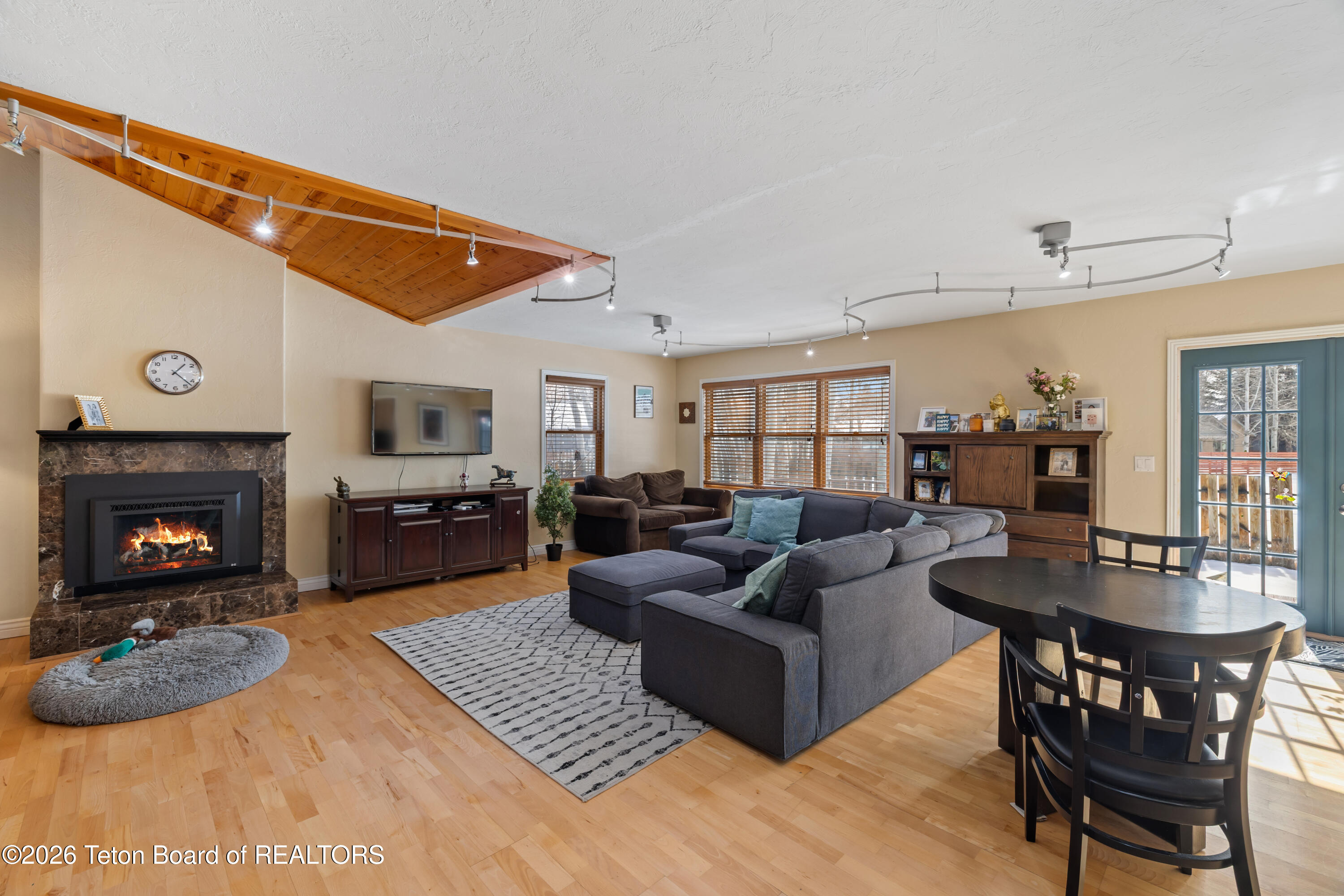 3017 Rangeview Drive Jackson, WY 83001 - Photo 4 of 30 6 Great Room Fireplace