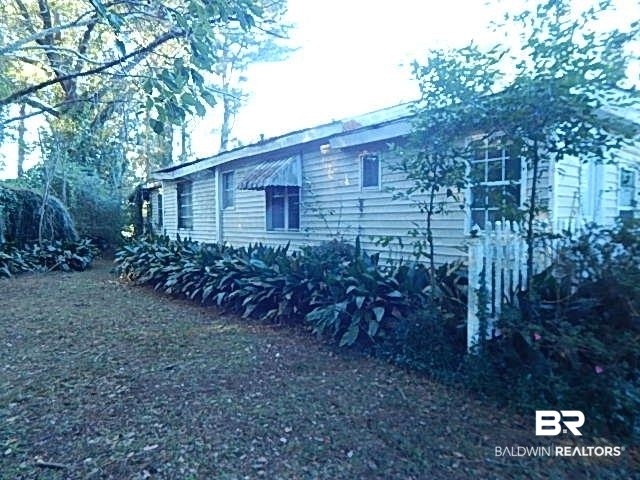 520 Volanta Avenue Fairhope, AL 36532 - Photo 5 of 34 View of side of home