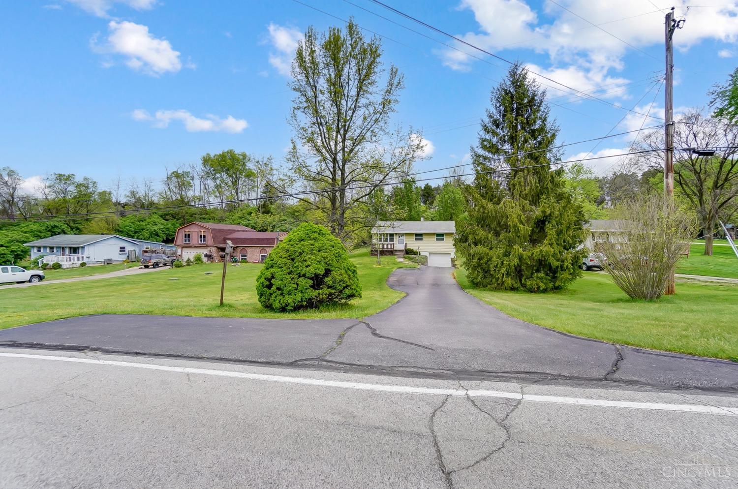7016 Hearne Road Cincinnati, OH 45248 - Photo 2 of 33