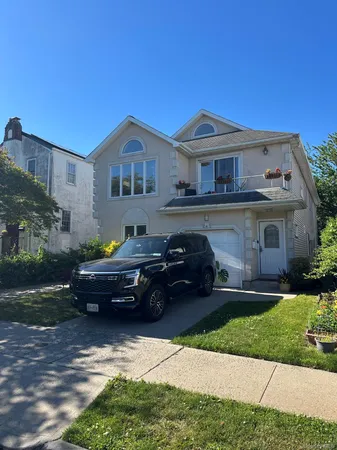 $4,200 | 646 East Beech Street, Unit MAIN, Long Beach, NY 11561