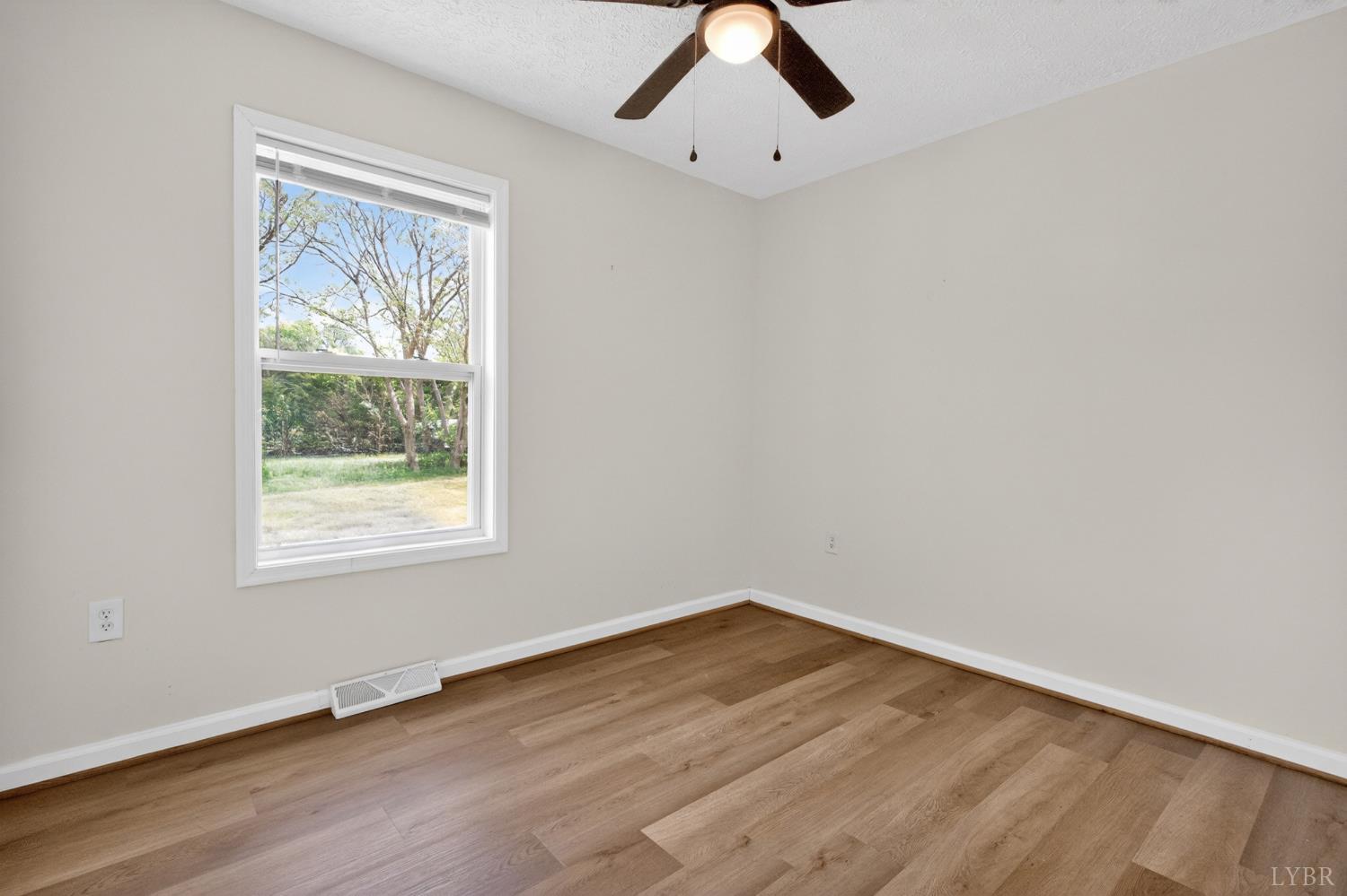 5981-3 3 Creeks Road Gladys, VA 24554 - Photo 20 of 37 an empty room with a window