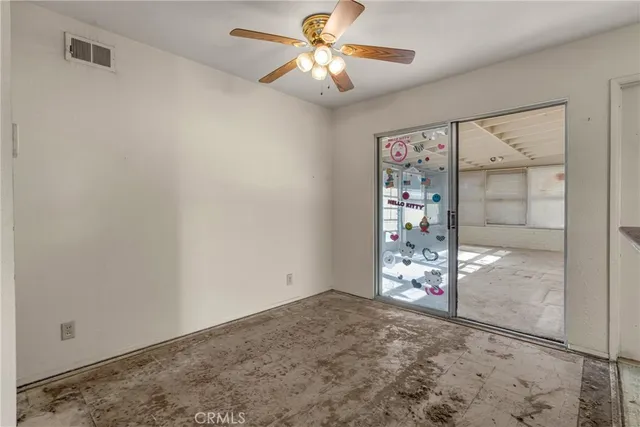 a view of a livingroom with a chandelier fan and closet