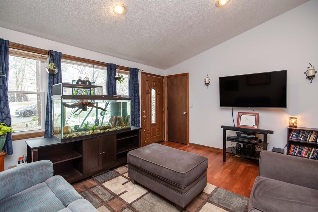 134 Undine Circle Springfield, MA 01109 - Photo 5 of 25 Gallery Image 5