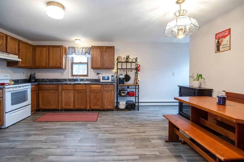 134 Undine Circle Springfield, MA 01109 - Photo 6 of 25 Gallery Image 6