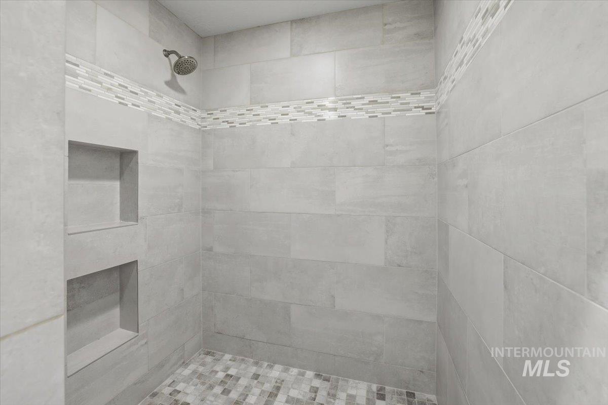 6590 North Fairborn Avenue Meridian, ID 83646 - Photo 31 of 49 Full bathroom featuring a tile shower