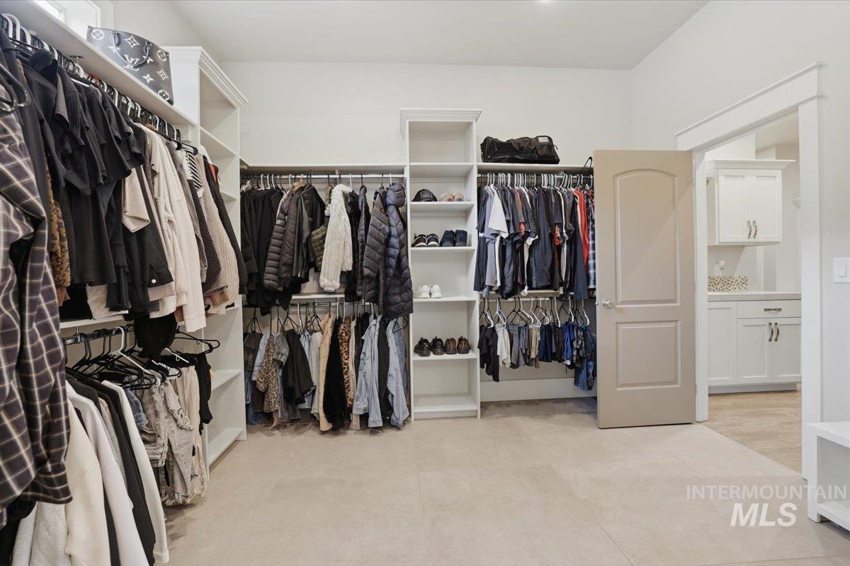 6590 North Fairborn Avenue Meridian, ID 83646 - Photo 33 of 49 View of spacious closet