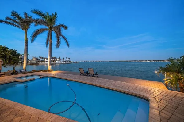 $2,475,000 | 447 22nd Street, Belleair Beach, FL 33786