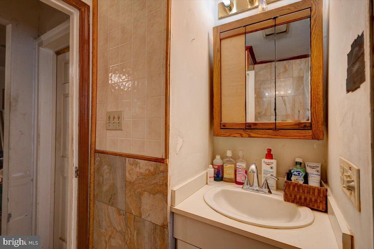 7306 Dogwood Road Baltimore, MD 21244 - Photo 22 of 37 Charming bathroom with classic touches.