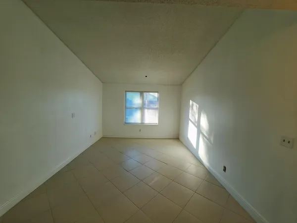 $1,750 | 2319 North Congress Avenue, Unit 31, Boynton Beach, FL 33426