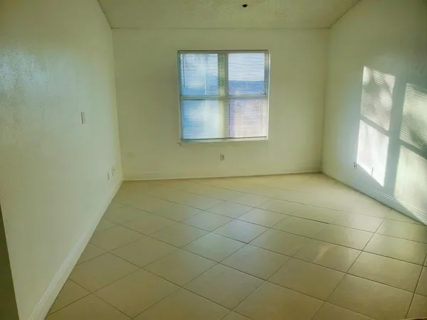 $1,750 | 2319 North Congress Avenue, Unit 31, Boynton Beach, FL 33426