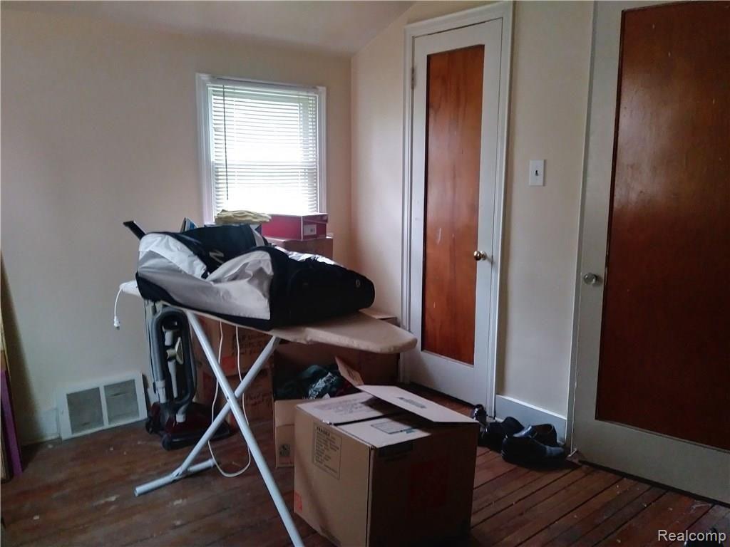 8521 Harding Street Center Line, MI 48015 - Photo 7 of 12 Bedroom 2.jpg