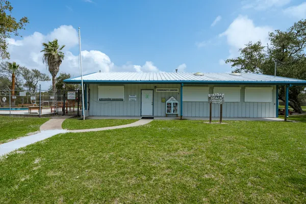 $1,750 | 248 Post Oak Lane, Rockport, TX 78382