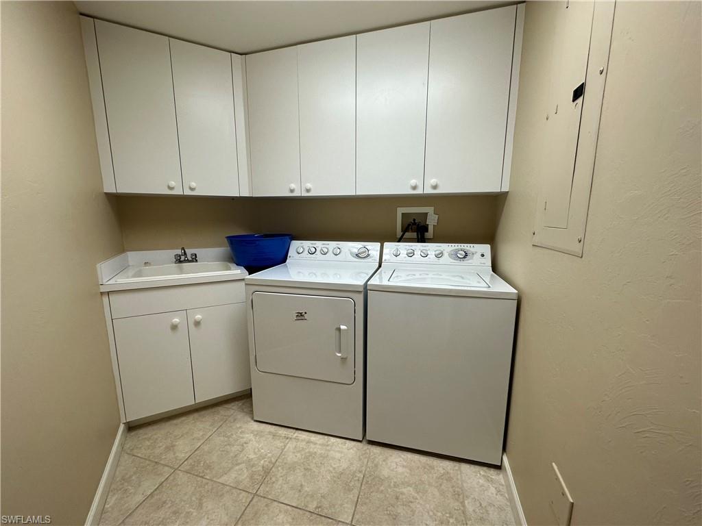 325 Dunes Boulevard, Unit 306 Naples, FL 34110 - Photo 17 of 40 a utility room with dryer and washer