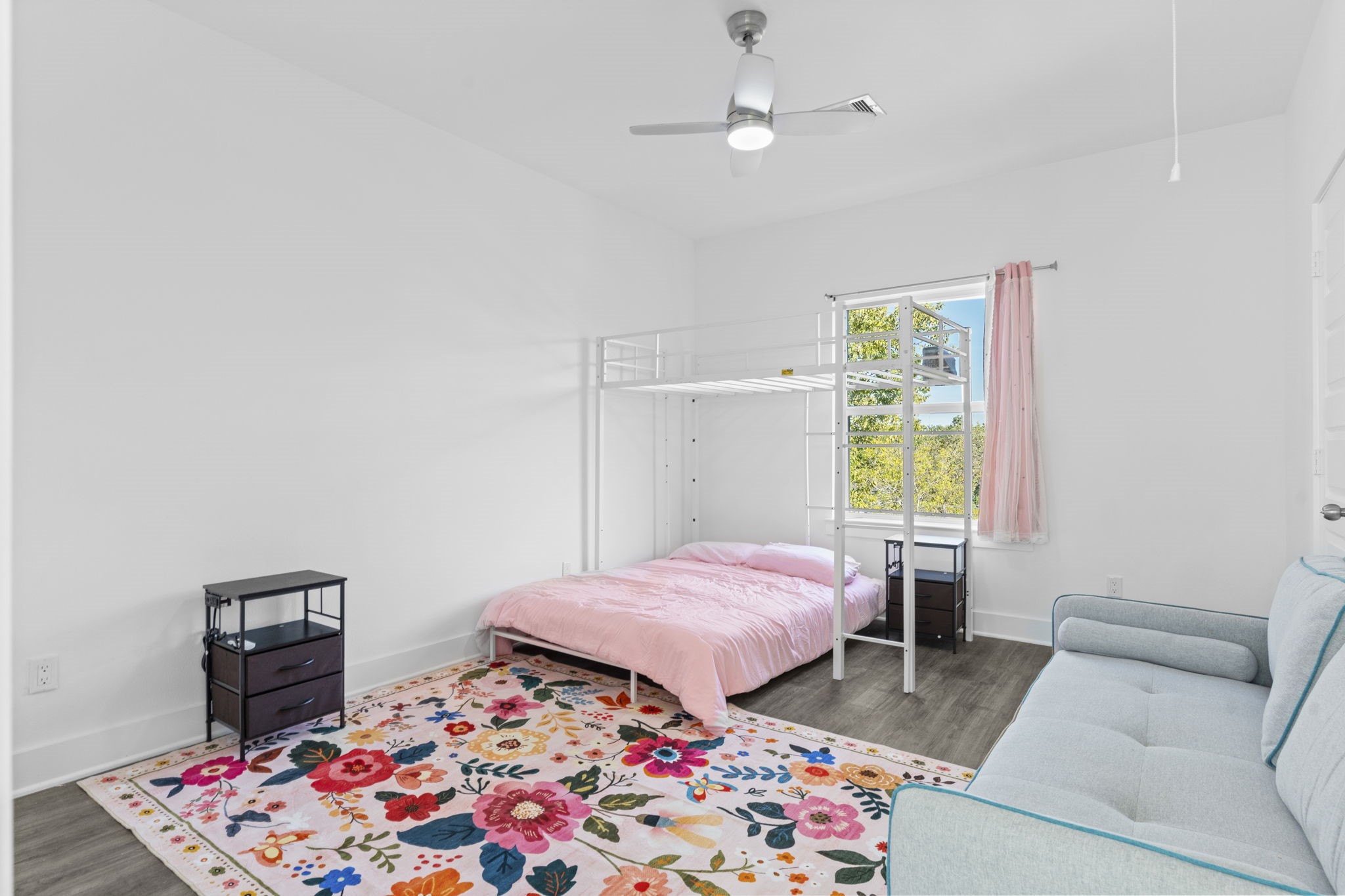 6721 St Augustine Street Houston, TX 77021 - Photo 31 of 45 Thoughtfully designed bedrooms offering comfort and privacy.