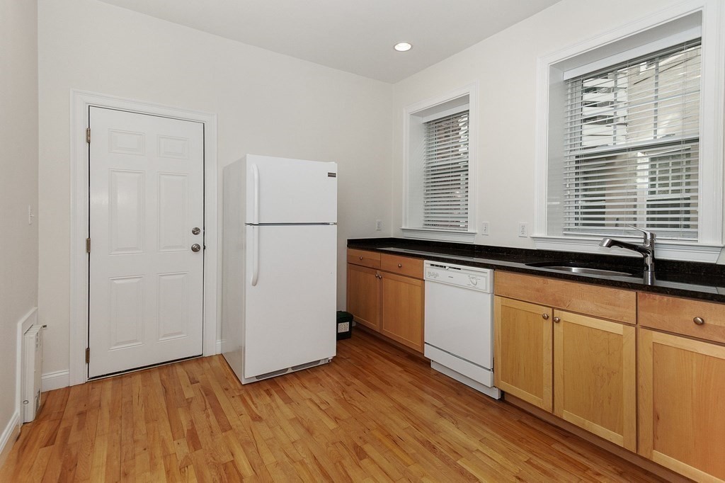 268 Windsor Street, Unit 4 Cambridge, MA 02139 - Photo 5 of 10