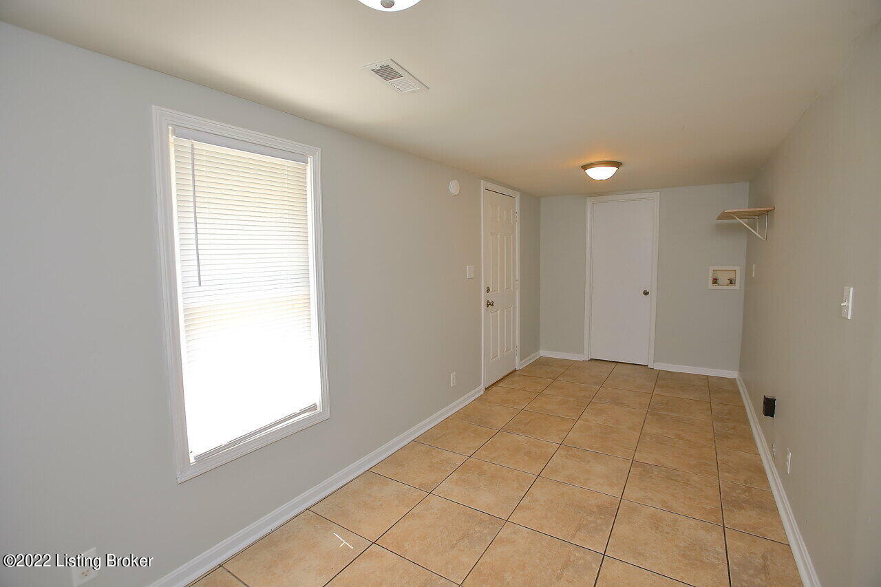 141 Meadowood Road Louisville, KY 40229 - Photo 29 of 37 Laundry & Mud Room