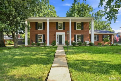 $900,000 | 363 Medina Drive, Warson Woods, MO 63122