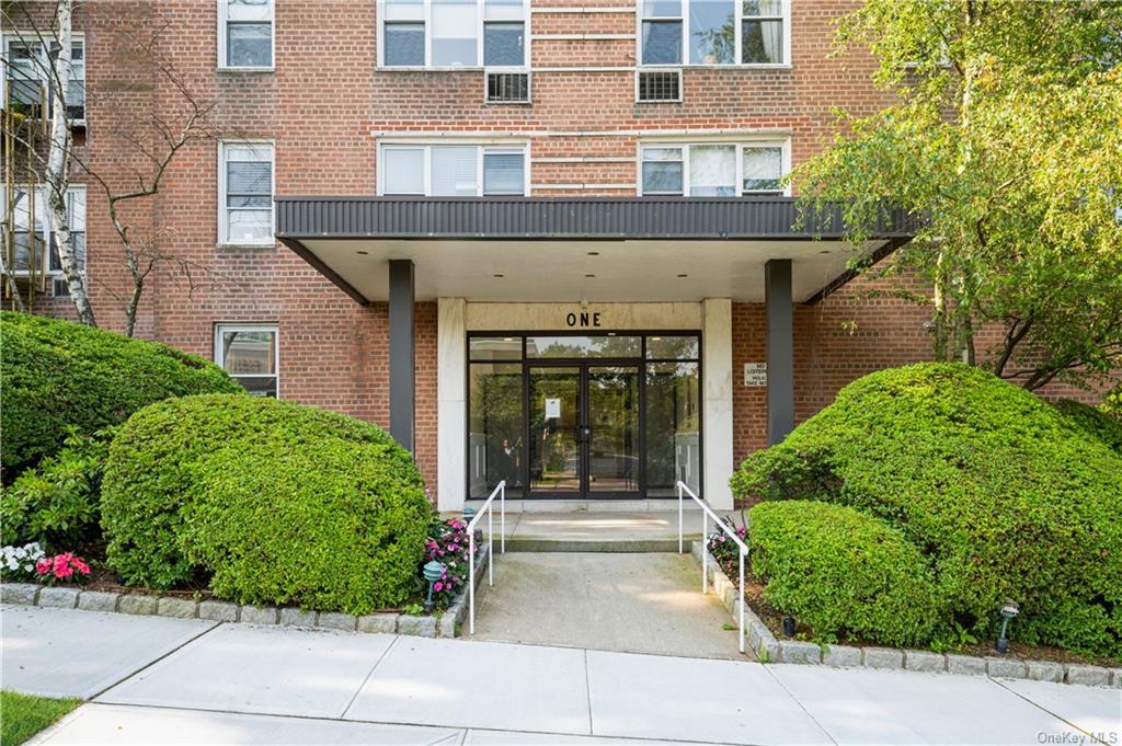 1 Oakridge Place, Unit 6D, Eastchester, NY 10709 Compass
