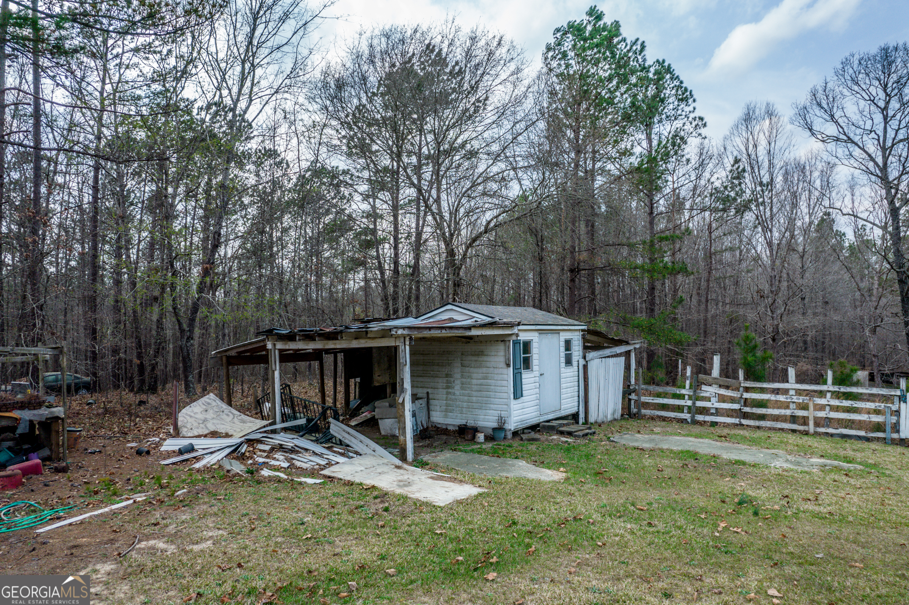 621 Highway 22 Sparta, GA 31087 - Photo 11 of 42 a view of a house with backyard
