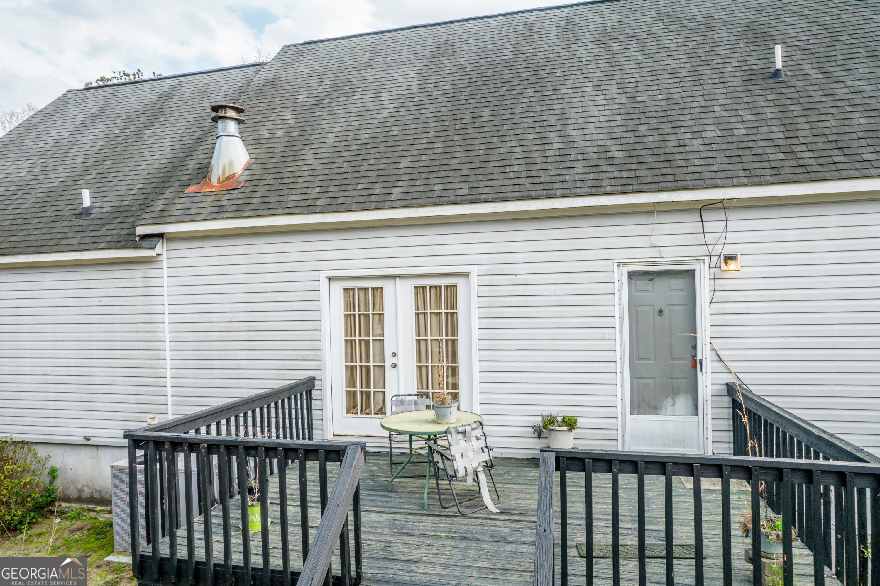 621 Highway 22 Sparta, GA 31087 - Photo 15 of 42 a side view of a house with outdoor seating