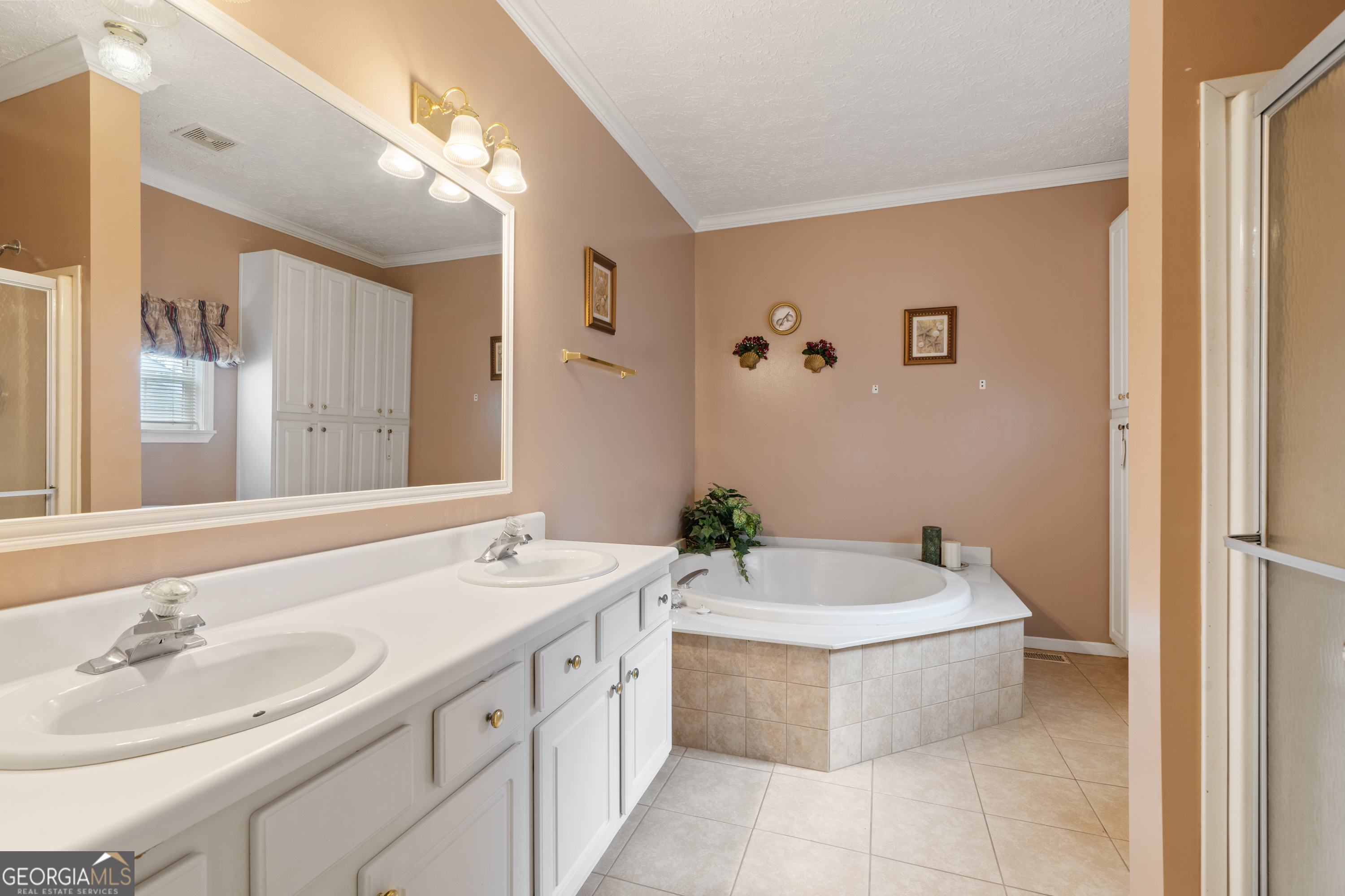 621 Highway 22 Sparta, GA 31087 - Photo 22 of 42 a bathroom with a granite countertop bathtub sink and mirror