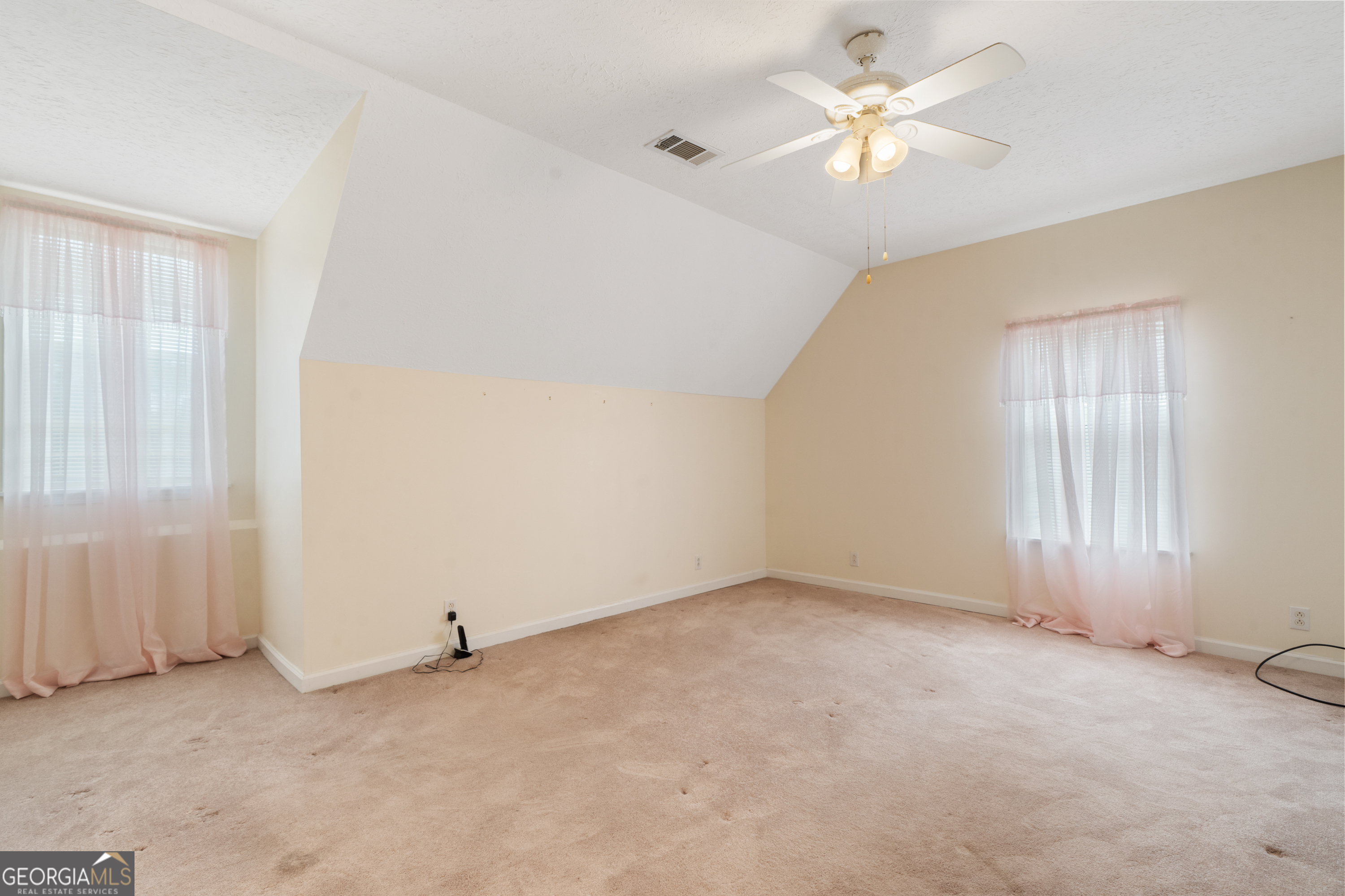 621 Highway 22 Sparta, GA 31087 - Photo 36 of 42 an empty room with windows and fan