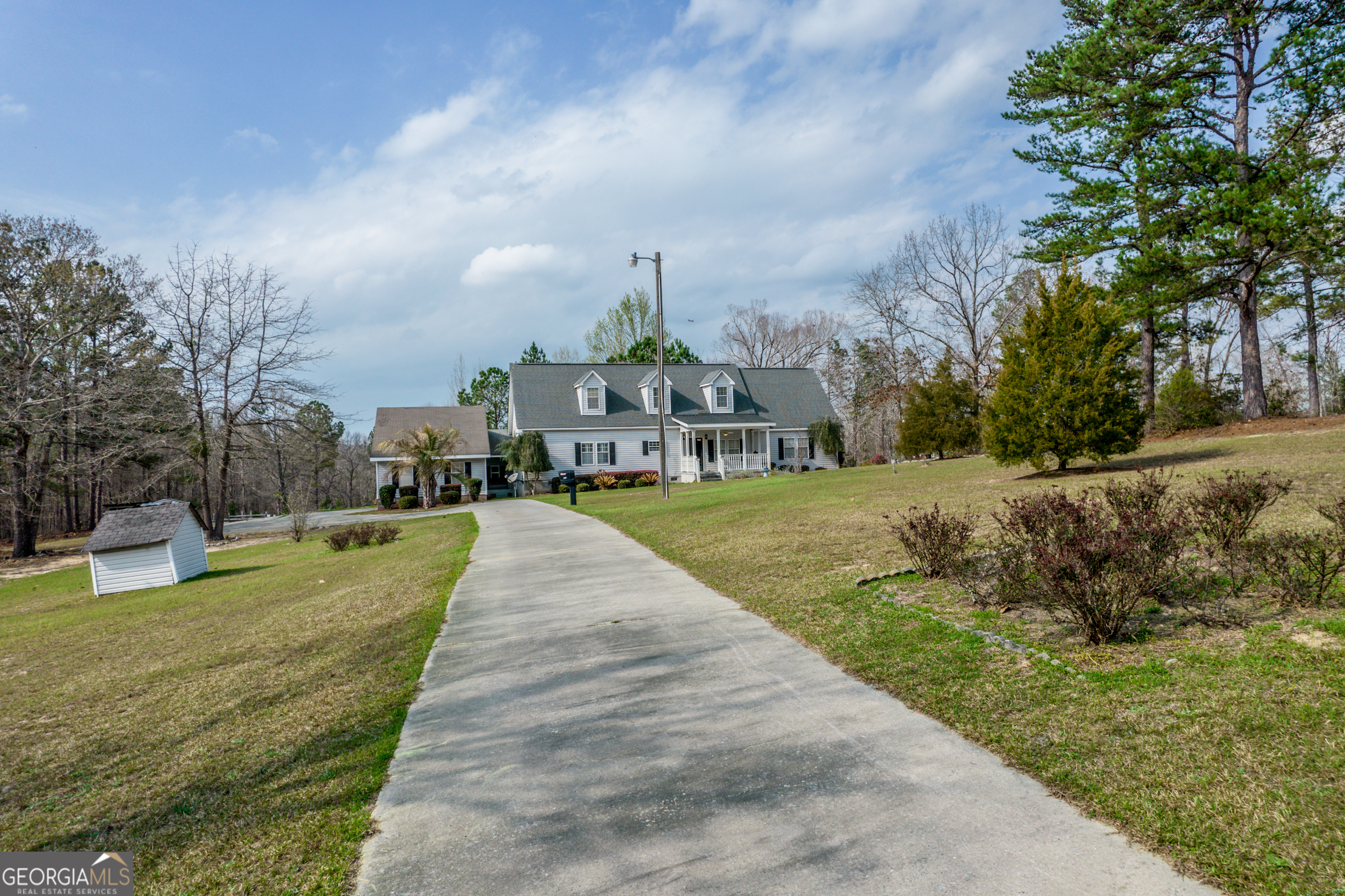 621 Highway 22 Sparta, GA 31087 - Photo 5 of 42 a view of a yard with large trees