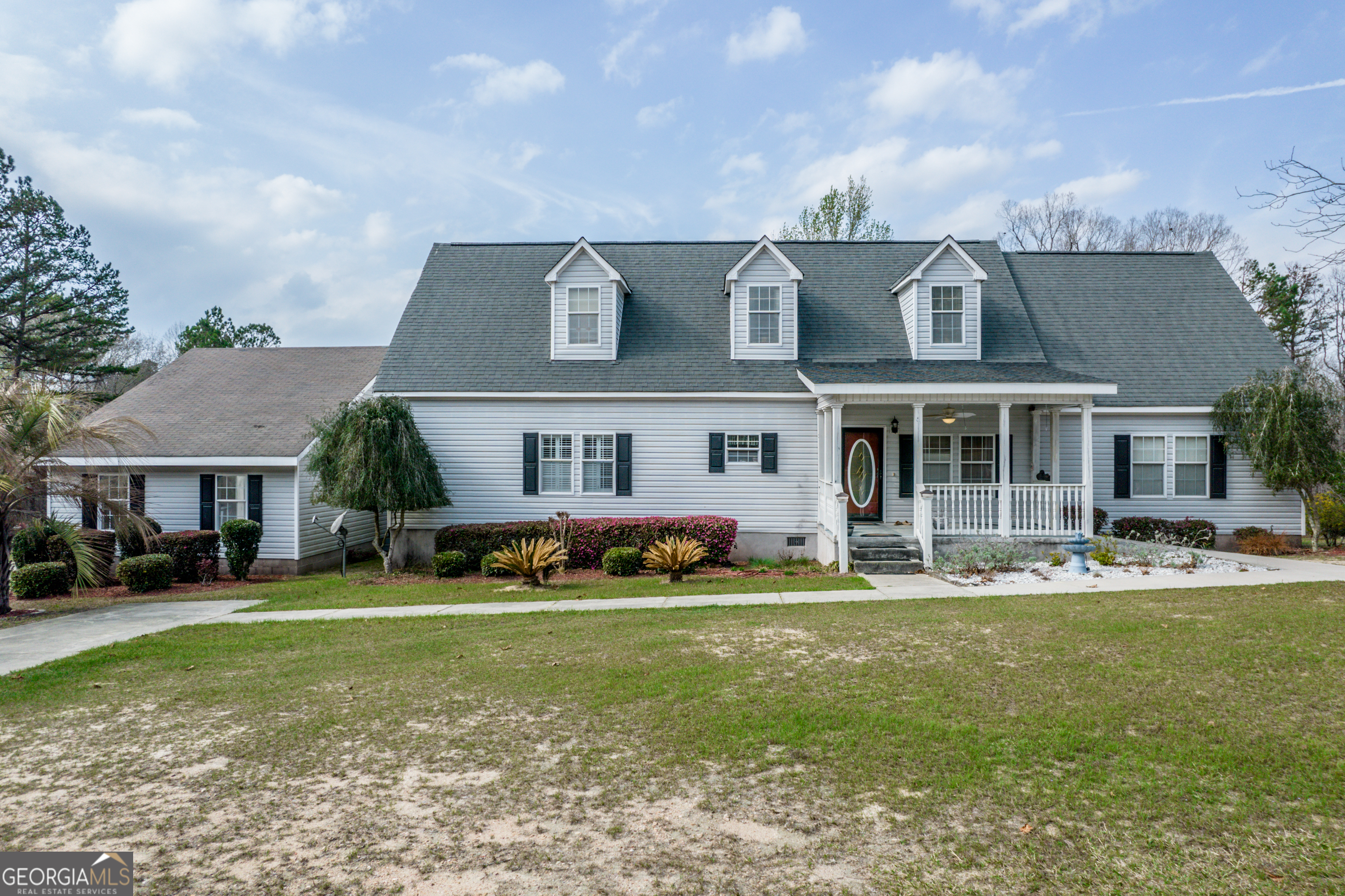 621 Highway 22 Sparta, GA 31087 - Photo 9 of 42 a front view of house with yard and green space
