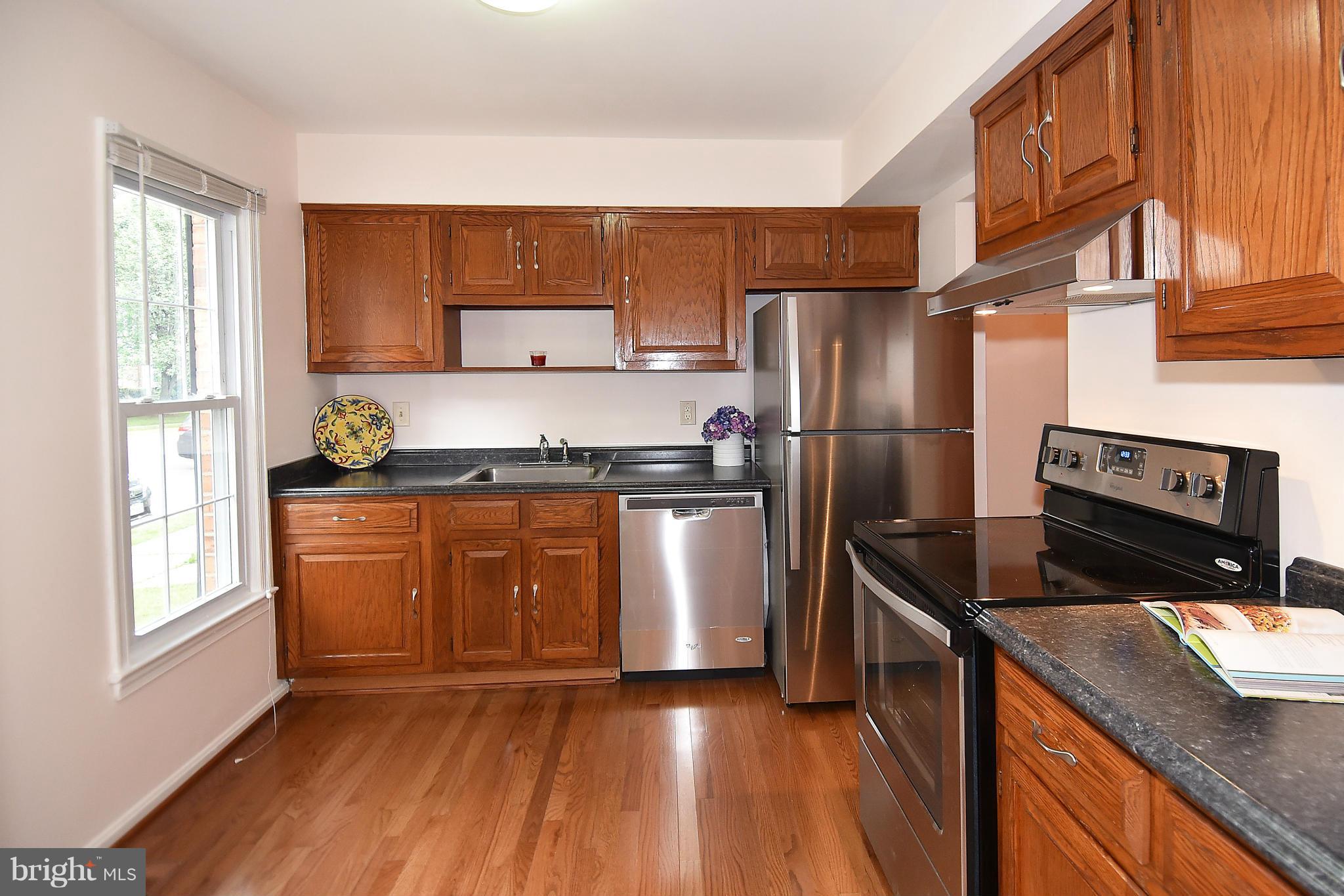 8568 Tyrolean Way Springfield, VA 22153 - Photo 2 of 27 Kitchen