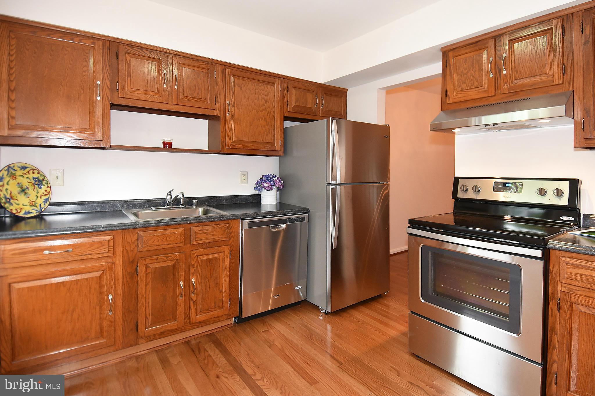 8568 Tyrolean Way Springfield, VA 22153 - Photo 4 of 27 Kitchen