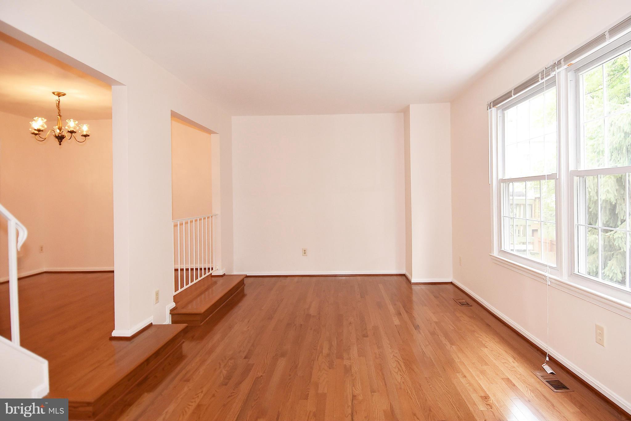 8568 Tyrolean Way Springfield, VA 22153 - Photo 8 of 27 Living Room