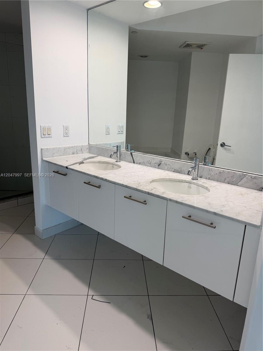 500 Brickell Avenue, Unit 2907 Miami, FL 33131 - Photo 21 of 31