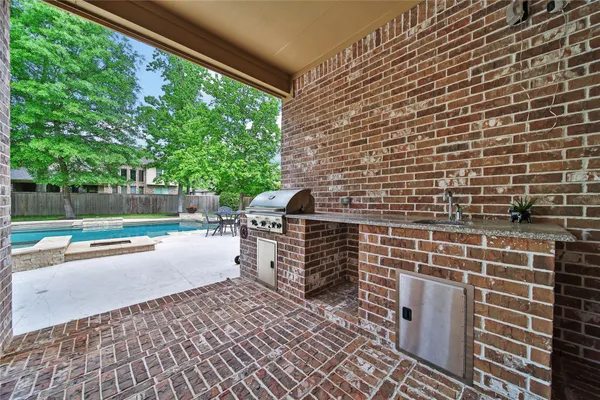 $995,000 | 106 Spanish Bay Place, Montgomery, TX 77316