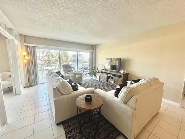 $3,400 | 140 Northeast 28th Avenue, Unit 305, Pompano Beach, FL 33062