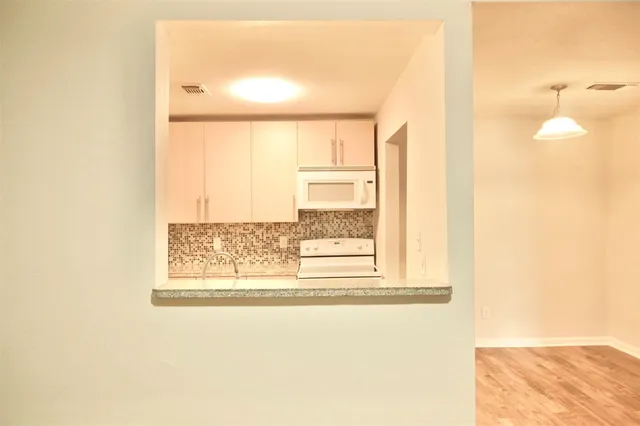 a picture of a very nice looking room