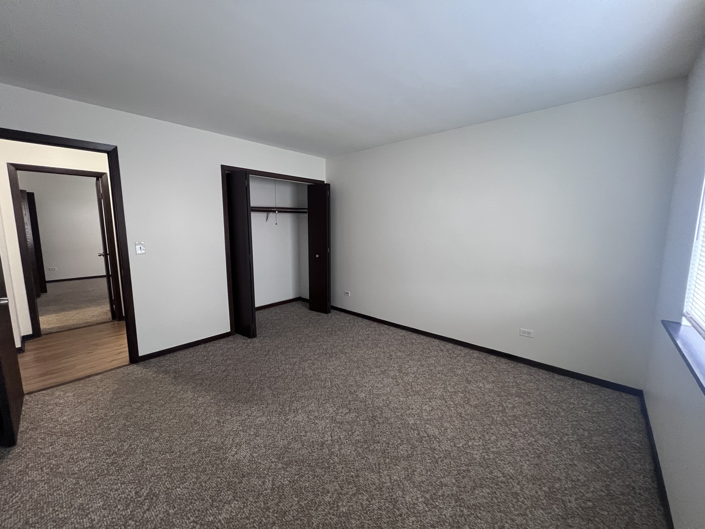 1779 Rand Road, Unit 1B Des Plaines, IL 60016 - Photo 5 of 8 an empty room with a mirror