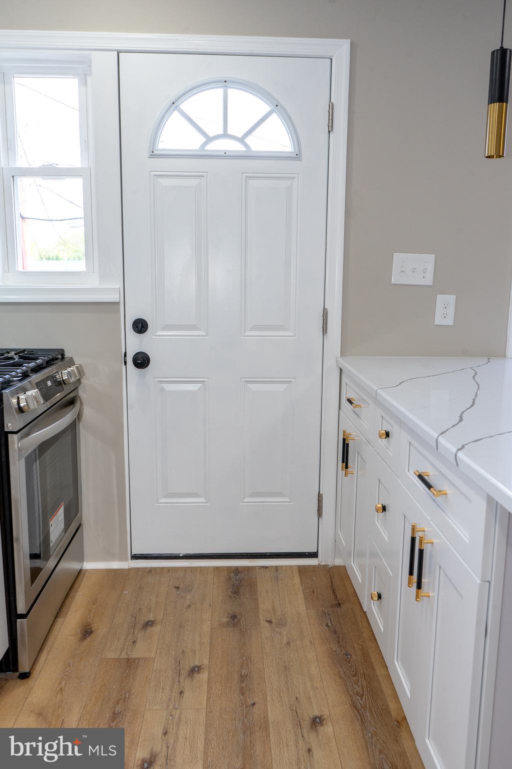 933 Coleridge Road Baltimore, MD 21229 - Photo 8 of 27 Kitchen