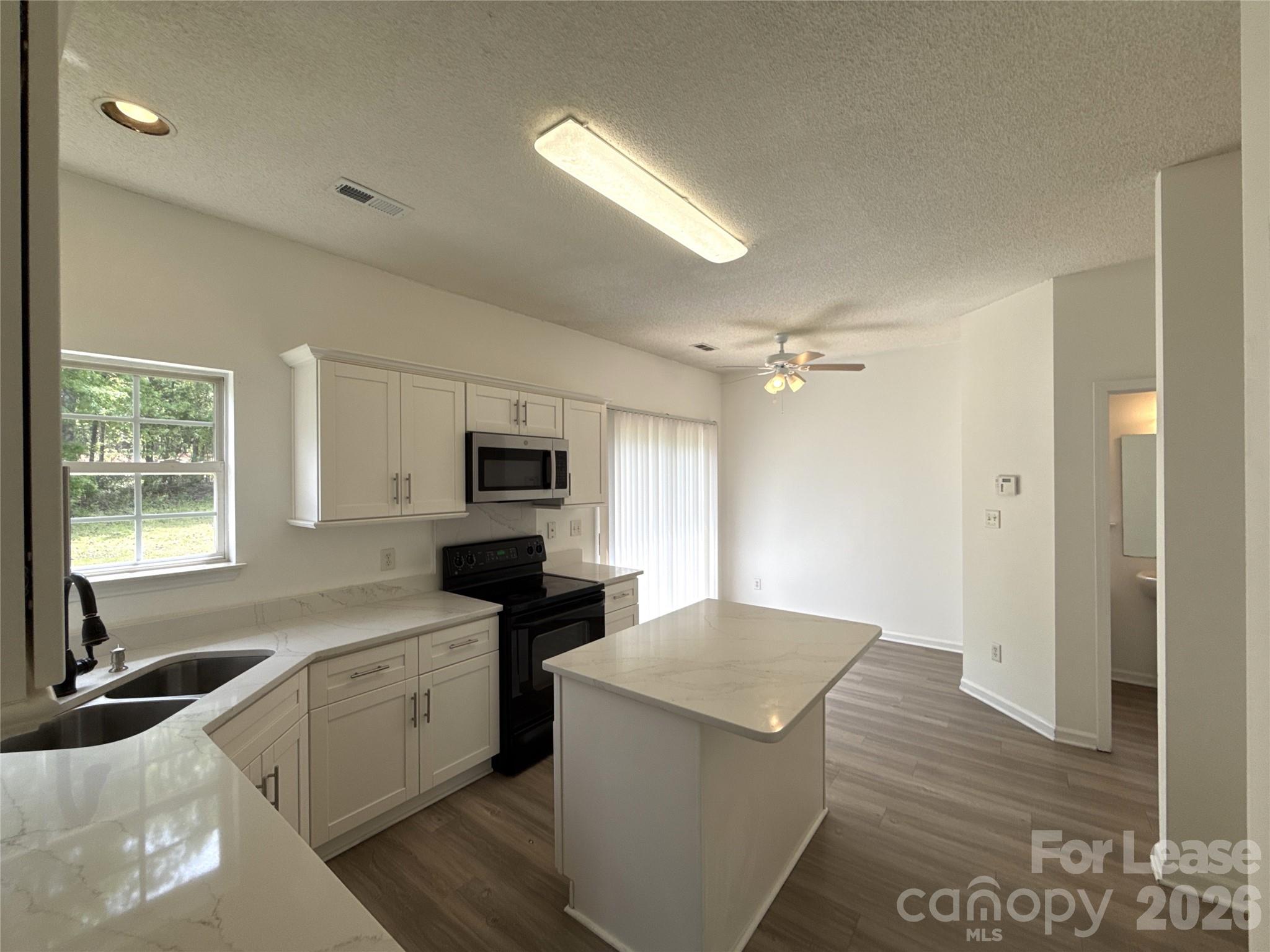 10218 Ridgewell Court Charlotte, NC 28215 - Photo 5 of 21
