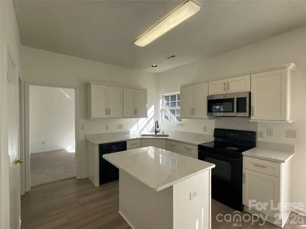 $2,100 | 10218 Ridgewell Court, Charlotte, NC 28215