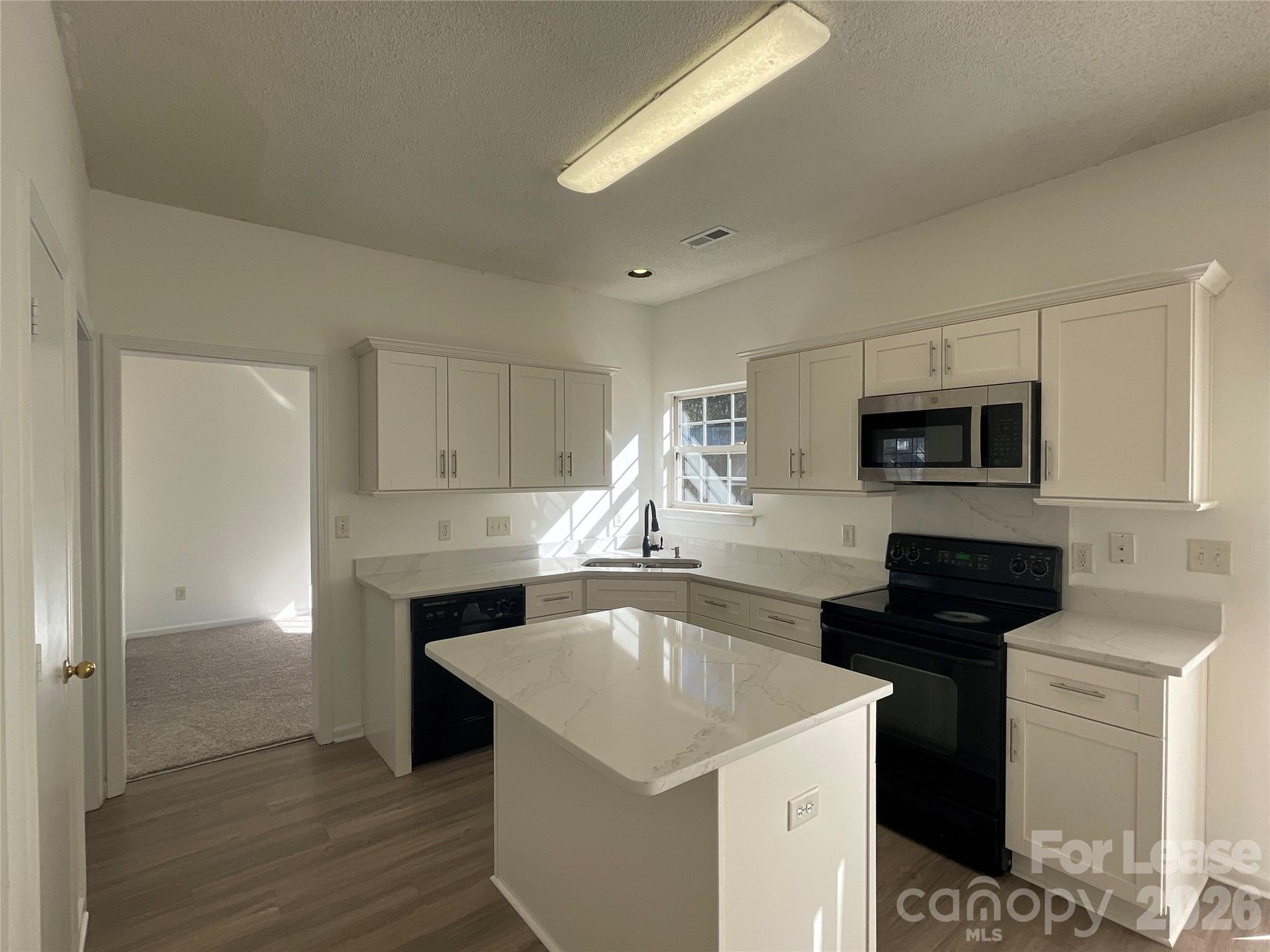 10218 Ridgewell Court Charlotte, NC 28215 - Photo 5 of 19