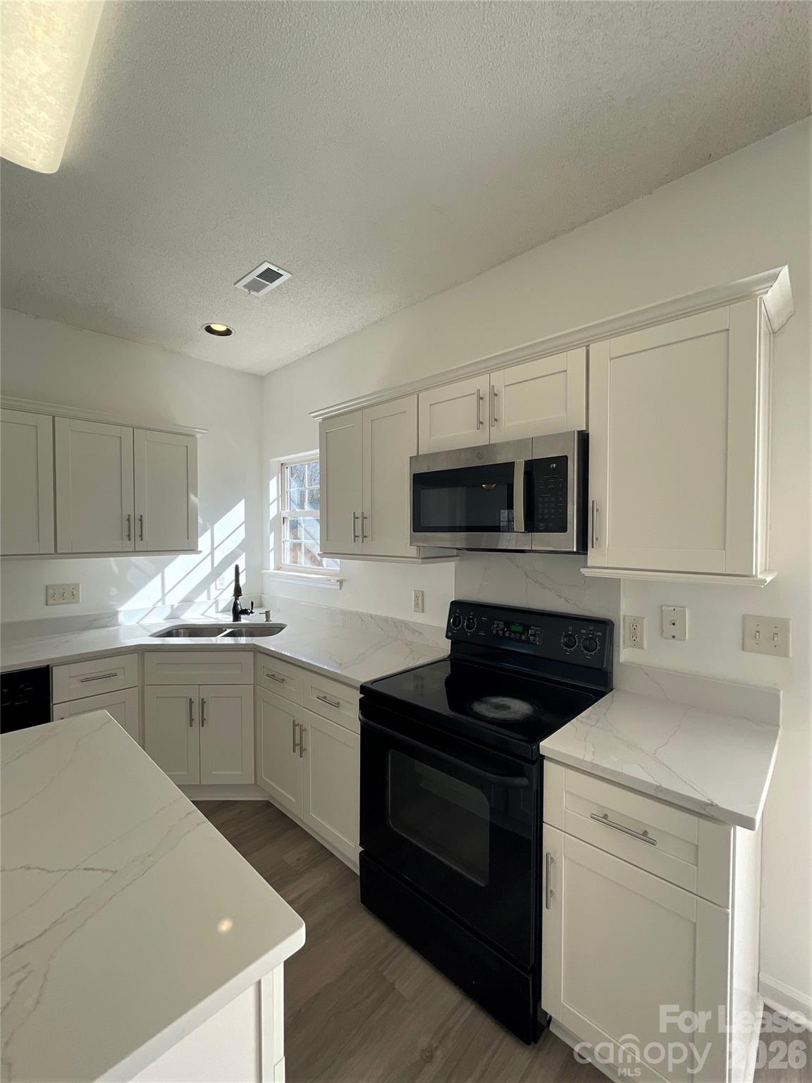 10218 Ridgewell Court Charlotte, NC 28215 - Photo 6 of 19