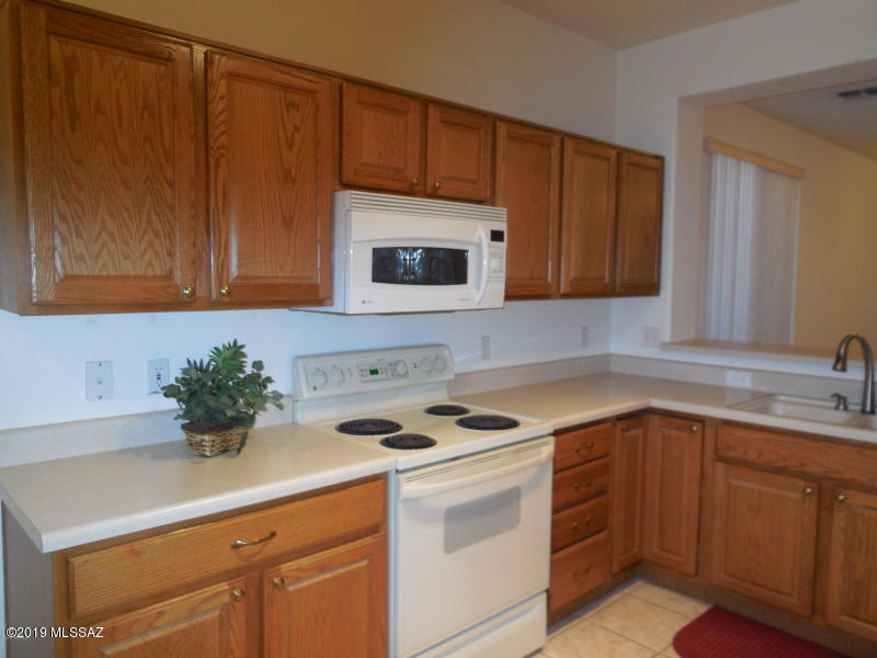 8025 West Wandering Spring Way Tucson, AZ 85743 - Photo 4 of 15