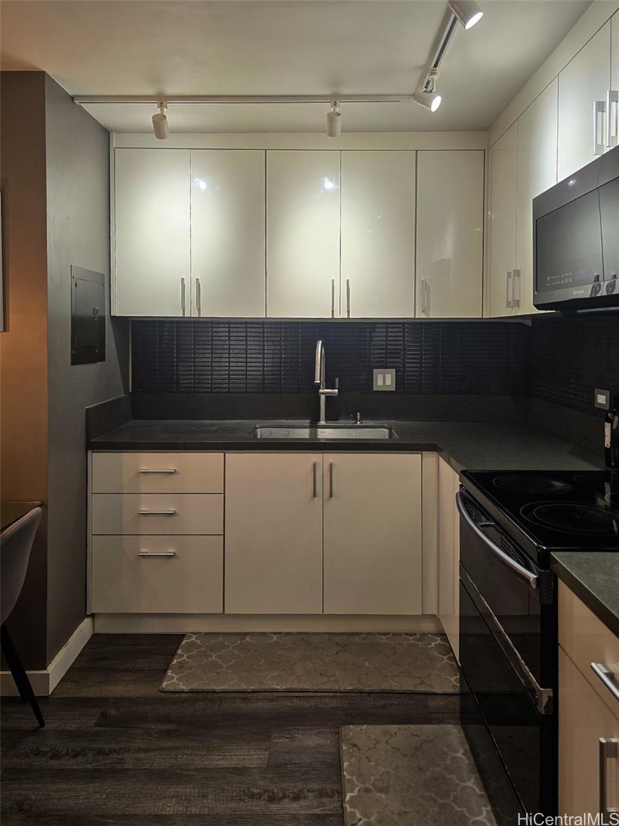 5180 Likini Street, Unit 703 Honolulu, HI 96818 - Photo 4 of 8