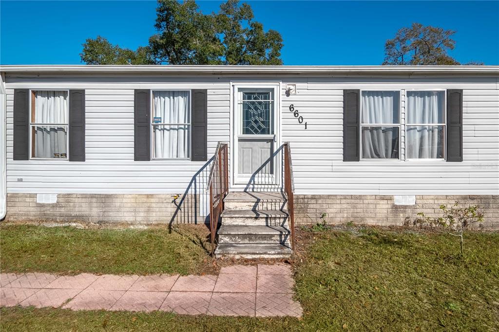 6601 Southwest 84th Street Ocala, FL 34476 - Photo 6 of 36 a view of a house with a chairs in a patio